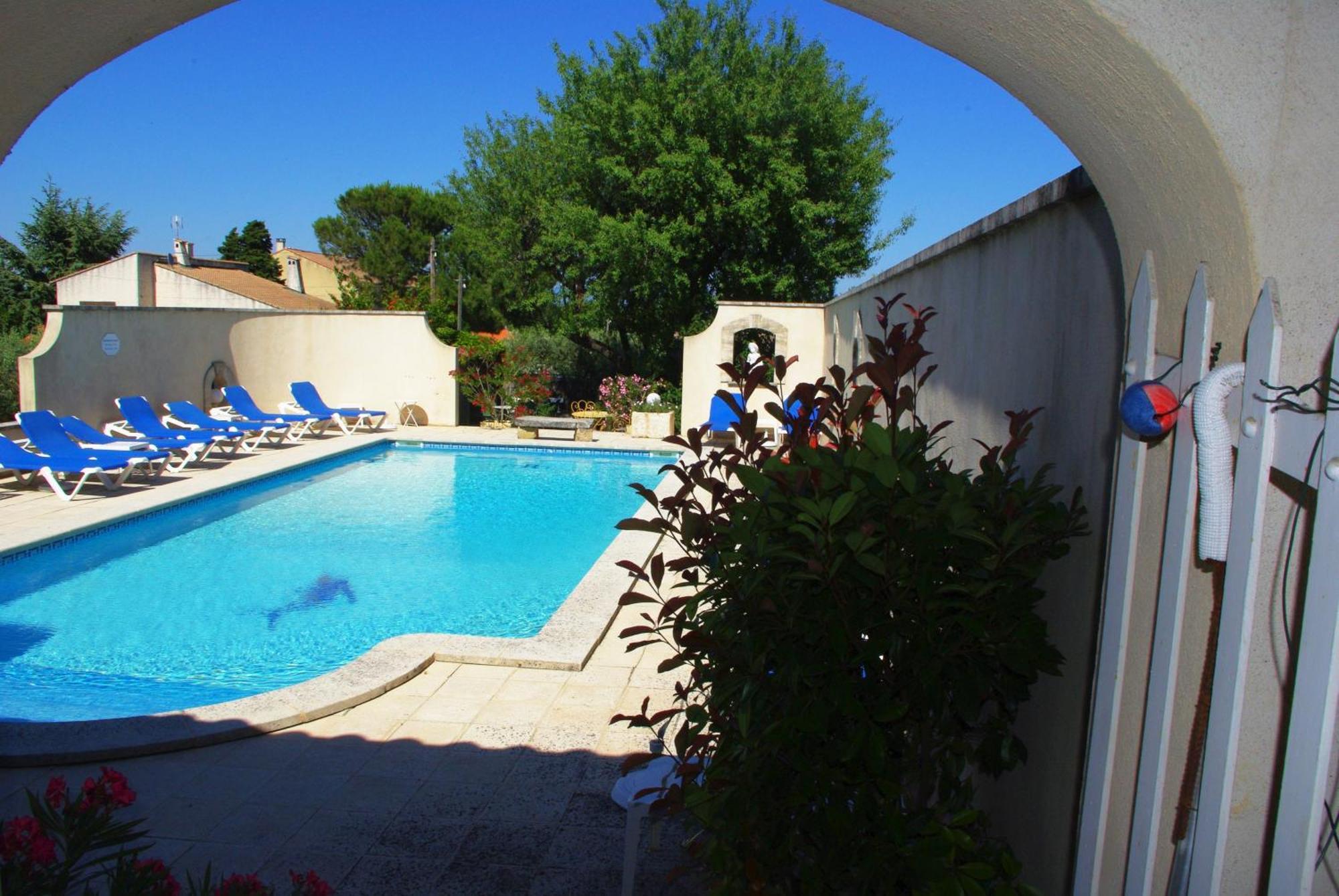 Le Mas De L'Amandier Saint-Saturnin-lès-Avignon Exterior foto